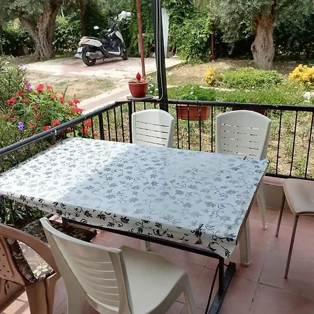 Kadinlar Den Plajina 50 Metre Bahceli 1+1 * Kusadası