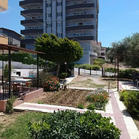 Kadinlar Den Plajina 50 Metre Bahceli 1+1 *