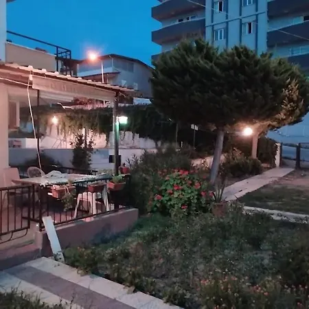Lejlighed Kadinlar Den Plajina 50 Metre Bahceli 1+1 *