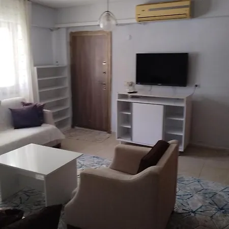 Kadinlar Den Plajina 50 Metre Bahceli 1+1 * Kusadası